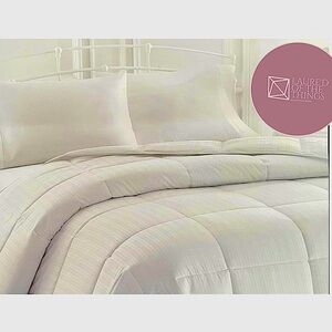 NEW Ralph Lauren Down Alternative Comforter- King Size